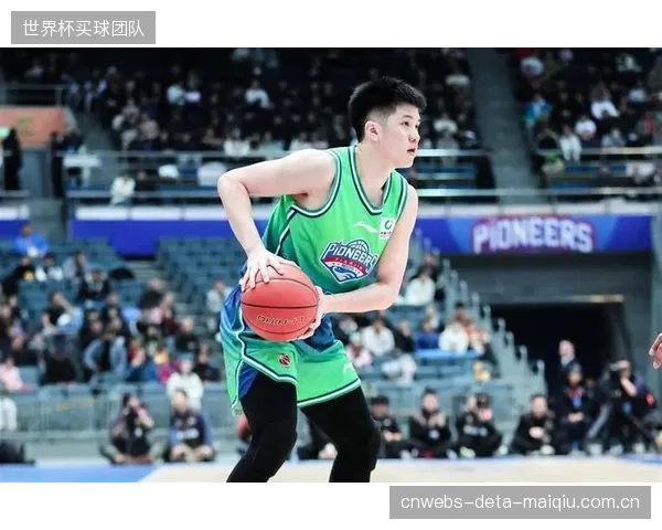 林庭谦赛季多次上演背后运球过人好戏，其华丽的控球技巧成为十佳球技术流派的代表。